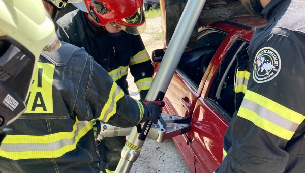 Naši členovia Dobrovoľného hasičského zboru Korňa  sa zúčastnili školenia Heavy Rescue Eurotrip